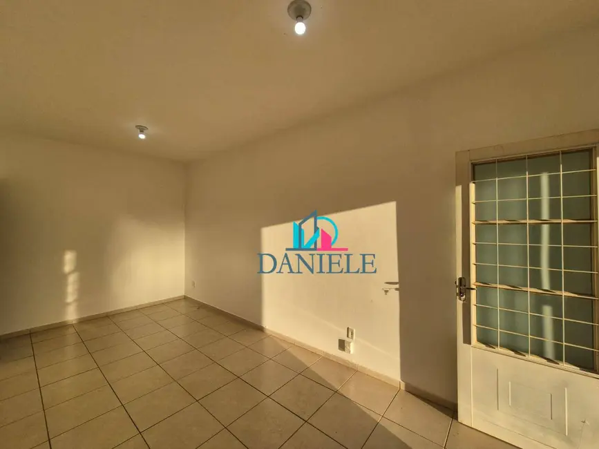 Foto 6 de Casa de Condomínio com 3 quartos à venda, 200m2 em Jardim Marialice, Araraquara - SP