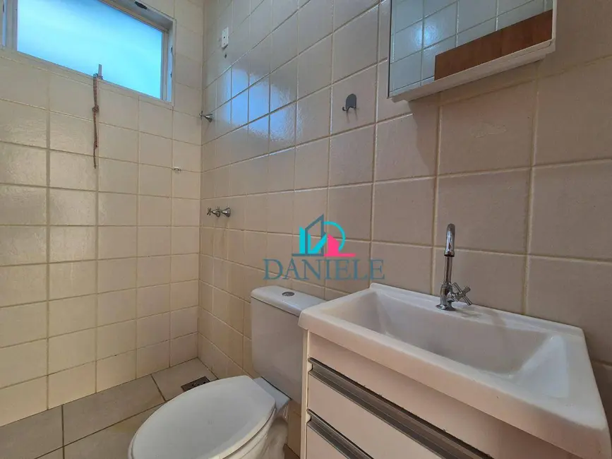 Foto 9 de Casa de Condomínio com 3 quartos à venda, 200m2 em Jardim Marialice, Araraquara - SP