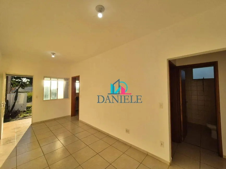 Foto 5 de Casa de Condomínio com 3 quartos à venda, 200m2 em Jardim Marialice, Araraquara - SP