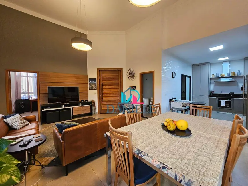 Casa de Condomínio com 3 quartos à venda, 300m2 em Jardim Salto Grande, Araraquara - SP - imagem 3 Foto 3 de Casa de Condomínio com 3 quartos à venda, 300m2 em Jardim Salto Grande, Araraquara - SP