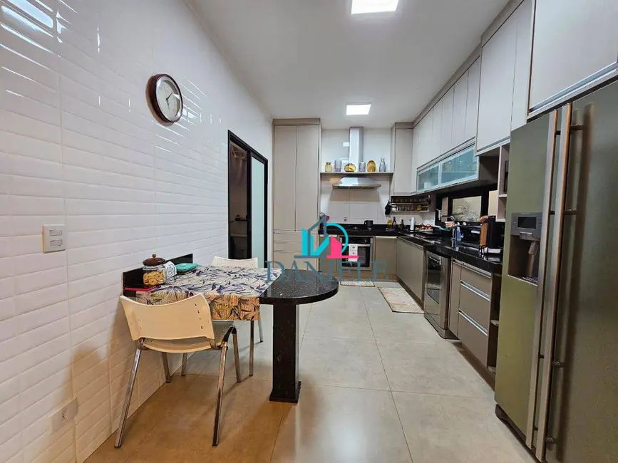 Casa de Condomínio com 3 quartos à venda, 300m2 em Jardim Salto Grande, Araraquara - SP - imagem 7 Foto 7 de Casa de Condomínio com 3 quartos à venda, 300m2 em Jardim Salto Grande, Araraquara - SP