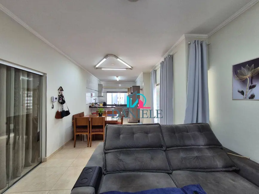 Casa com 3 quartos à venda, 339m2 em Parque Laranjeiras, Araraquara - SP - imagem 8 Foto 8 de Casa com 3 quartos à venda, 339m2 em Parque Laranjeiras, Araraquara - SP