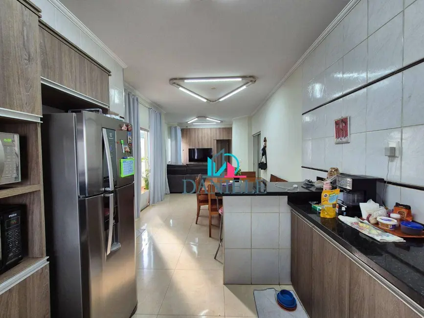 Casa com 3 quartos à venda, 339m2 em Parque Laranjeiras, Araraquara - SP - imagem 3 Foto 3 de Casa com 3 quartos à venda, 339m2 em Parque Laranjeiras, Araraquara - SP