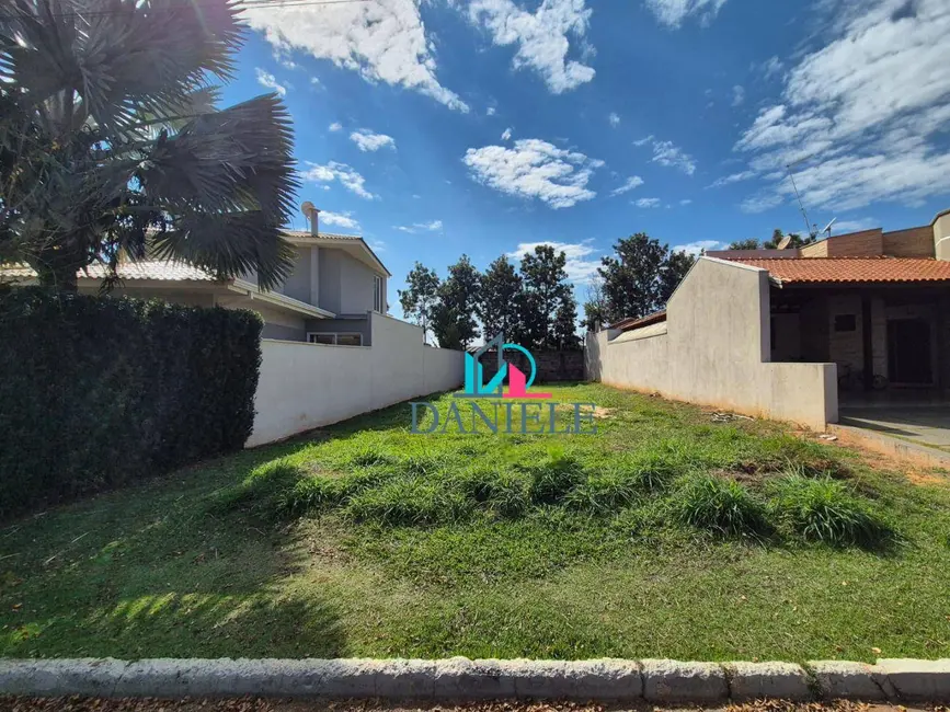 Foto 1 de Terreno / Lote à venda, 415m2 em Jardim Imperador, Araraquara - SP