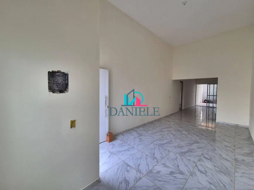 Casa com 2 quartos à venda, 193m2 em Jardim Maria Luiza, Araraquara - SP - imagem 3 Foto 3 de Casa com 2 quartos à venda, 193m2 em Jardim Maria Luiza, Araraquara - SP