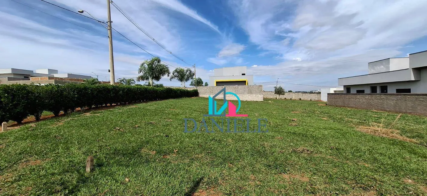 Foto 1 de Terreno / Lote à venda, 346m2 em Parque Tropical, Araraquara - SP