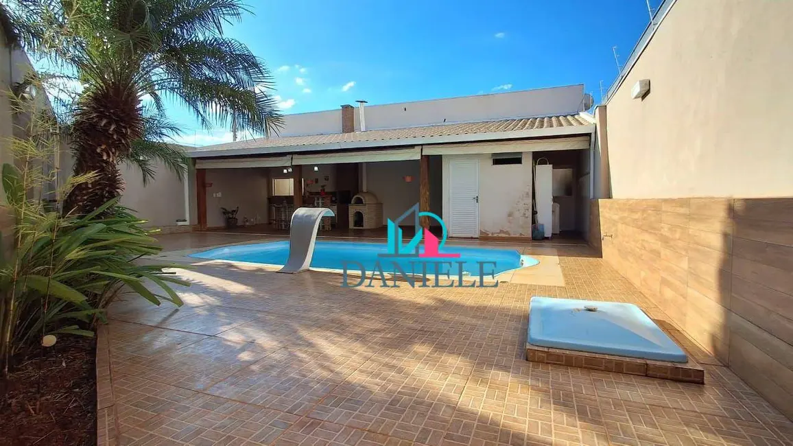 Casa com 2 quartos à venda, 391m2 em Vila José Bonifácio, Araraquara - SP - imagem 1 Foto 1 de Casa com 2 quartos à venda, 391m2 em Vila José Bonifácio, Araraquara - SP