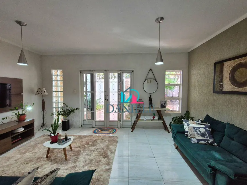 Casa com 3 quartos à venda, 218m2 em Jardim dos Ipês, Araraquara - SP - imagem 2 Foto 2 de Casa com 3 quartos à venda, 218m2 em Jardim dos Ipês, Araraquara - SP