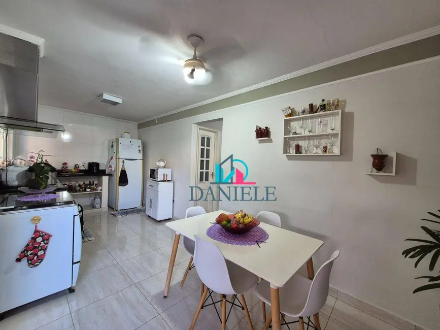 Casa com 3 quartos à venda, 218m2 em Jardim dos Ipês, Araraquara - SP - imagem 6 Foto 6 de Casa com 3 quartos à venda, 218m2 em Jardim dos Ipês, Araraquara - SP