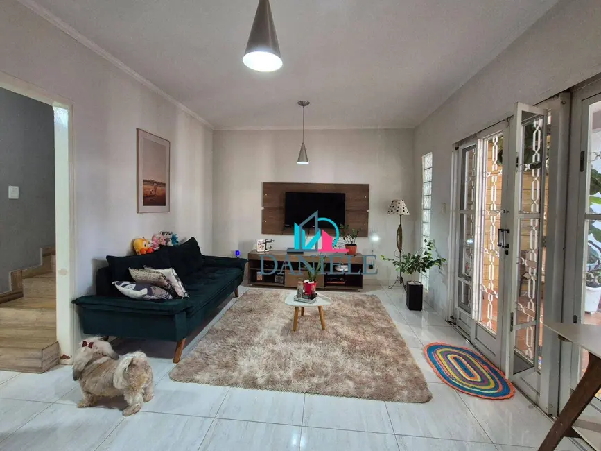 Casa com 3 quartos à venda, 218m2 em Jardim dos Ipês, Araraquara - SP - imagem 3 Foto 3 de Casa com 3 quartos à venda, 218m2 em Jardim dos Ipês, Araraquara - SP