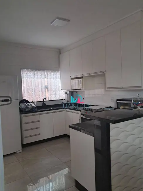 Casa de Condomínio com 3 quartos à venda, 262m2 em Araraquara - SP - imagem 3 Foto 3 de Casa de Condomínio com 3 quartos à venda, 262m2 em Araraquara - SP