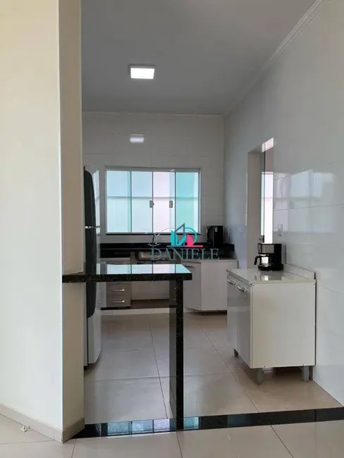 Casa de Condomínio com 3 quartos à venda, 230m2 em 7º Distrito Industrial (Antonio Zanin), Araraquara - SP - imagem 6 Foto 6 de Casa de Condomínio com 3 quartos à venda, 230m2 em 7º Distrito Industrial (Antonio Zanin), Araraquara - SP