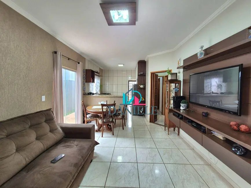 Casa de Condomínio com 2 quartos à venda, 265m2 em Jardim Maria Luiza IV, Araraquara - SP - imagem 3 Foto 3 de Casa de Condomínio com 2 quartos à venda, 265m2 em Jardim Maria Luiza IV, Araraquara - SP