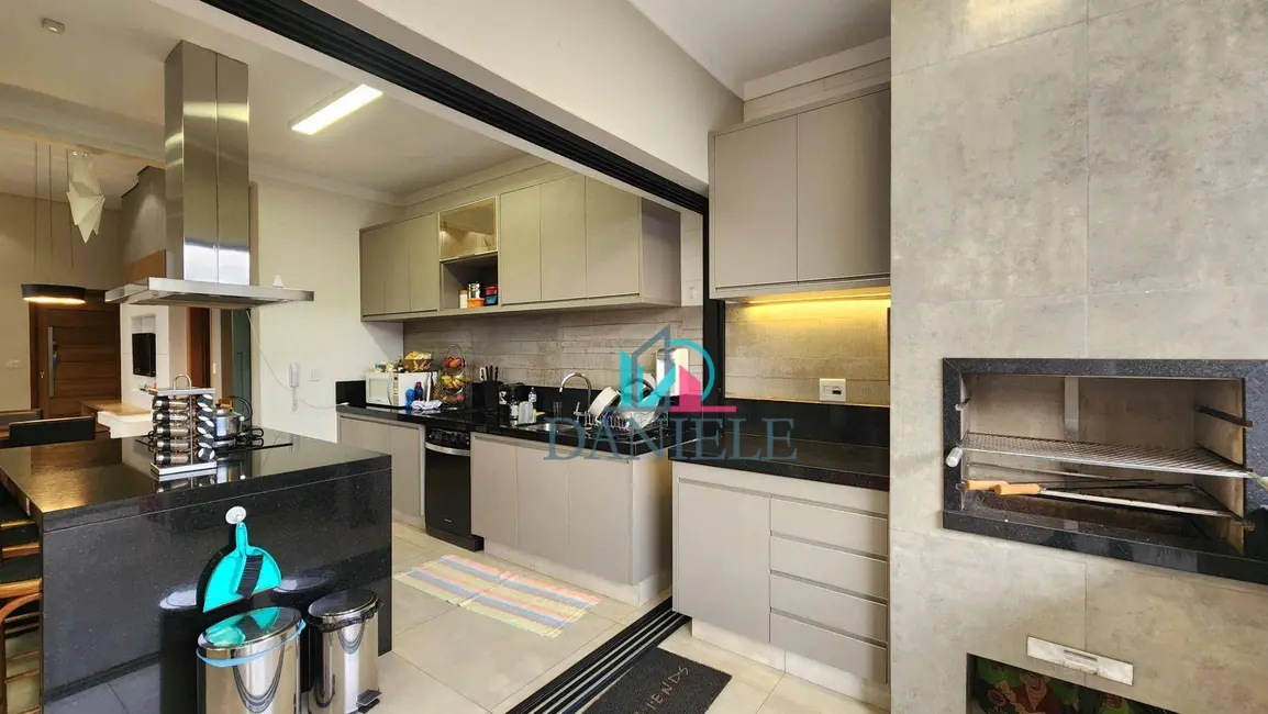 Casa de Condomínio com 3 quartos à venda, 336m2 em Araraquara - SP - imagem 9 Foto 9 de Casa de Condomínio com 3 quartos à venda, 336m2 em Araraquara - SP