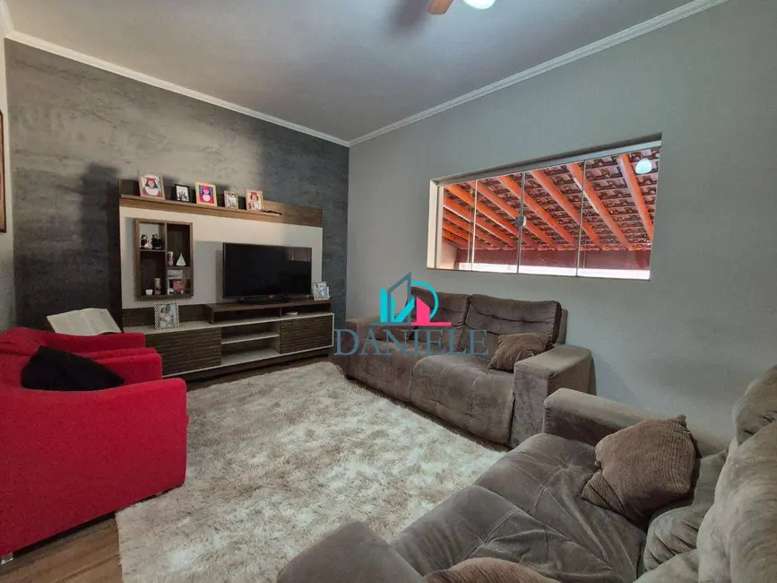 Casa com 3 quartos à venda, 280m2 em Jardim Santa Angelina, Araraquara - SP - imagem 1 Foto 1 de Casa com 3 quartos à venda, 280m2 em Jardim Santa Angelina, Araraquara - SP