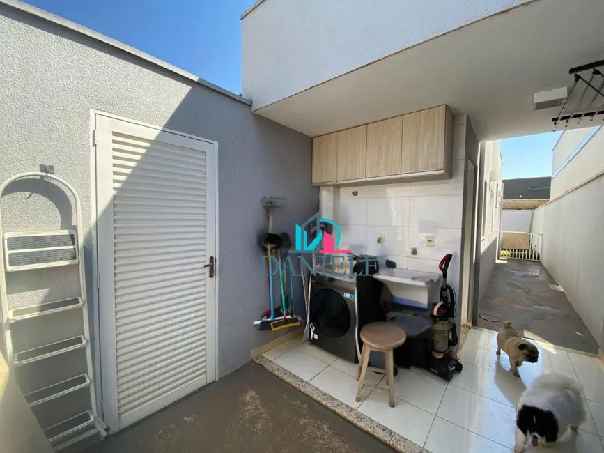 Casa de Condomínio com 3 quartos à venda, 200m2 em Doutor Tancredo de Almeida Neves, Araraquara - SP - imagem 5 Foto 5 de Casa de Condomínio com 3 quartos à venda, 200m2 em Doutor Tancredo de Almeida Neves, Araraquara - SP
