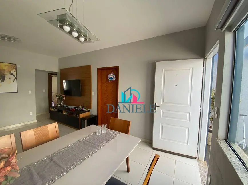 Casa de Condomínio com 3 quartos à venda, 200m2 em Doutor Tancredo de Almeida Neves, Araraquara - SP - imagem 3 Foto 3 de Casa de Condomínio com 3 quartos à venda, 200m2 em Doutor Tancredo de Almeida Neves, Araraquara - SP
