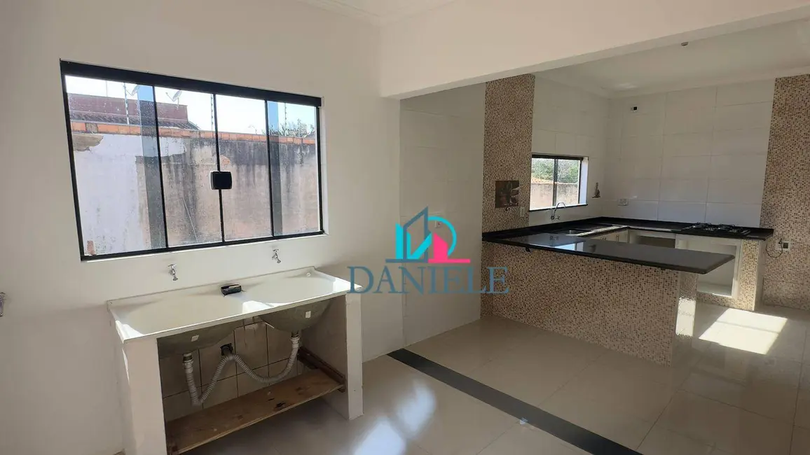 Casa com 2 quartos à venda, 255m2 em Jardim Santa Júlia (Vila Xavier), Araraquara - SP - imagem 5 Foto 5 de Casa com 2 quartos à venda, 255m2 em Jardim Santa Júlia (Vila Xavier), Araraquara - SP