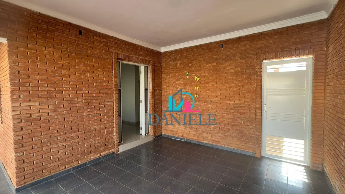 Casa com 2 quartos à venda, 255m2 em Jardim Santa Júlia (Vila Xavier), Araraquara - SP - imagem 2 Foto 2 de Casa com 2 quartos à venda, 255m2 em Jardim Santa Júlia (Vila Xavier), Araraquara - SP