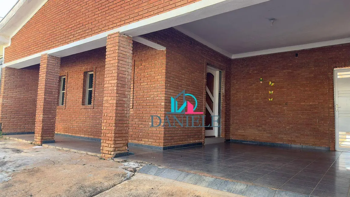 Casa com 2 quartos à venda, 255m2 em Jardim Santa Júlia (Vila Xavier), Araraquara - SP - imagem 1 Foto 1 de Casa com 2 quartos à venda, 255m2 em Jardim Santa Júlia (Vila Xavier), Araraquara - SP