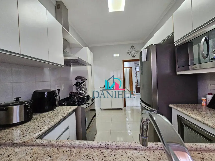 Casa de Condomínio com 3 quartos à venda, 314m2 em Parque Residencial Damha, Araraquara - SP - imagem 8 Foto 8 de Casa de Condomínio com 3 quartos à venda, 314m2 em Parque Residencial Damha, Araraquara - SP