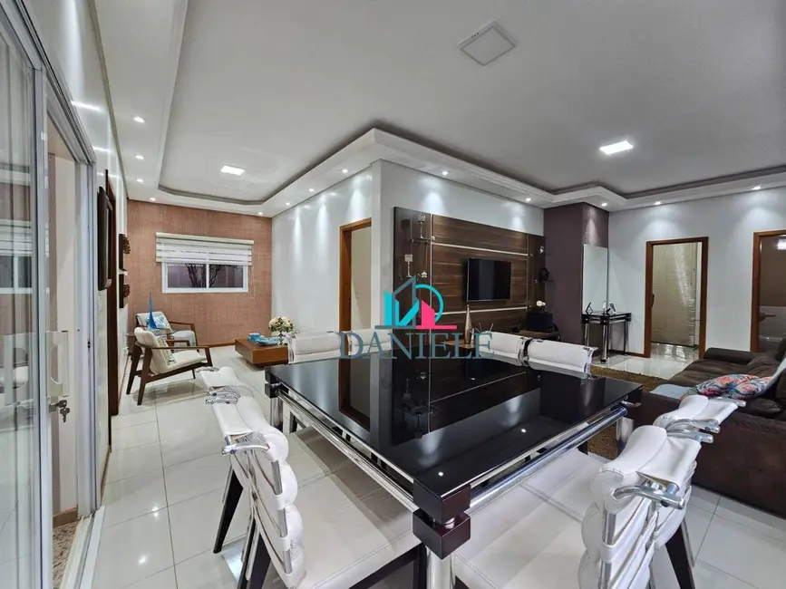 Casa de Condomínio com 3 quartos à venda, 314m2 em Parque Residencial Damha, Araraquara - SP - imagem 1 Foto 1 de Casa de Condomínio com 3 quartos à venda, 314m2 em Parque Residencial Damha, Araraquara - SP