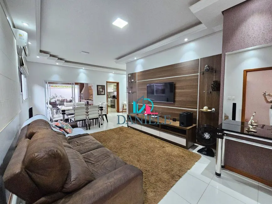 Casa de Condomínio com 3 quartos à venda, 314m2 em Parque Residencial Damha, Araraquara - SP - imagem 3 Foto 3 de Casa de Condomínio com 3 quartos à venda, 314m2 em Parque Residencial Damha, Araraquara - SP