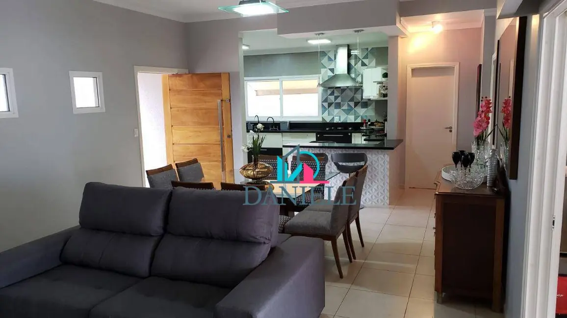 Casa de Condomínio com 3 quartos à venda, 360m2 em Jardim Residencial Maggiore, Araraquara - SP - imagem 2 Foto 2 de Casa de Condomínio com 3 quartos à venda, 360m2 em Jardim Residencial Maggiore, Araraquara - SP