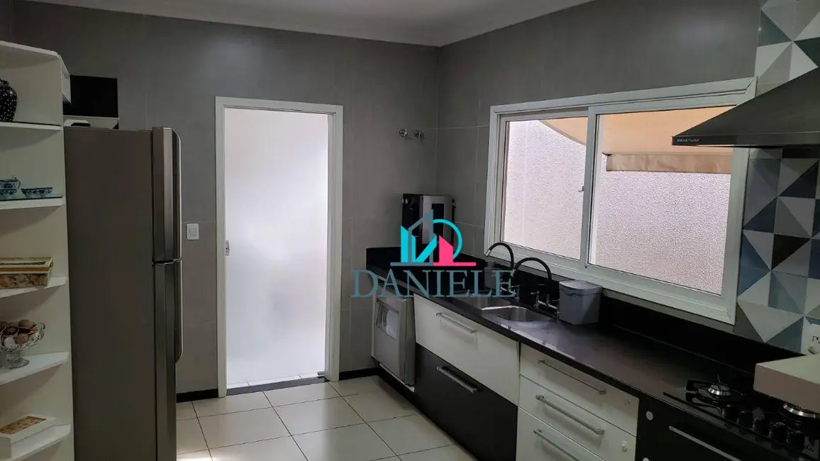 Casa de Condomínio com 3 quartos à venda, 360m2 em Jardim Residencial Maggiore, Araraquara - SP - imagem 7 Foto 7 de Casa de Condomínio com 3 quartos à venda, 360m2 em Jardim Residencial Maggiore, Araraquara - SP