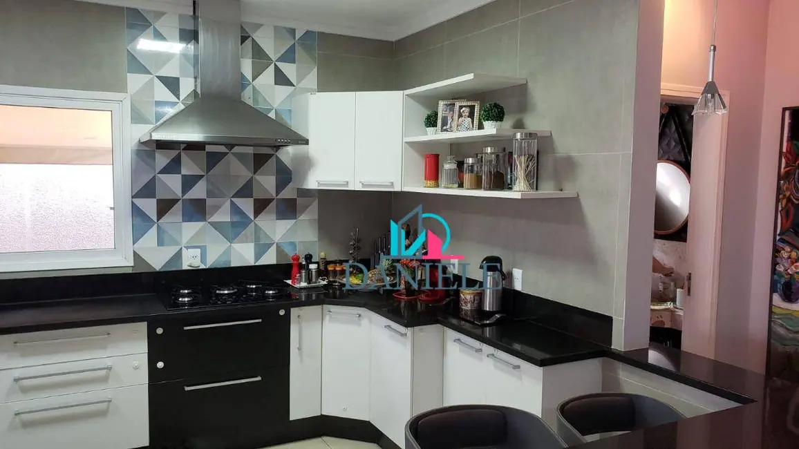 Casa de Condomínio com 3 quartos à venda, 360m2 em Jardim Residencial Maggiore, Araraquara - SP - imagem 5 Foto 5 de Casa de Condomínio com 3 quartos à venda, 360m2 em Jardim Residencial Maggiore, Araraquara - SP