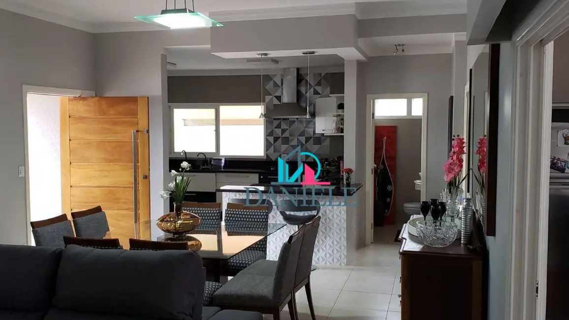 Casa de Condomínio com 3 quartos à venda, 360m2 em Jardim Residencial Maggiore, Araraquara - SP - imagem 3 Foto 3 de Casa de Condomínio com 3 quartos à venda, 360m2 em Jardim Residencial Maggiore, Araraquara - SP