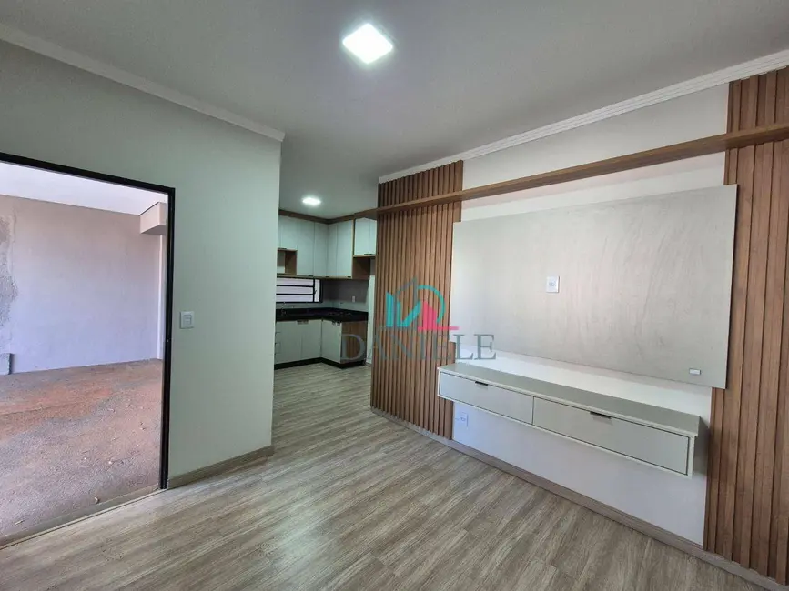 Casa com 2 quartos à venda, 190m2 em Parque Igaçaba, Araraquara - SP - imagem 3 Foto 3 de Casa com 2 quartos à venda, 190m2 em Parque Igaçaba, Araraquara - SP