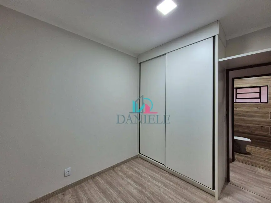 Casa com 2 quartos à venda, 190m2 em Parque Igaçaba, Araraquara - SP - imagem 7 Foto 7 de Casa com 2 quartos à venda, 190m2 em Parque Igaçaba, Araraquara - SP