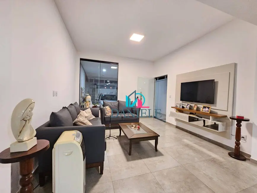 Foto 2 de Casa com 3 quartos à venda, 304m2 em Residencial Cambuy, Araraquara - SP