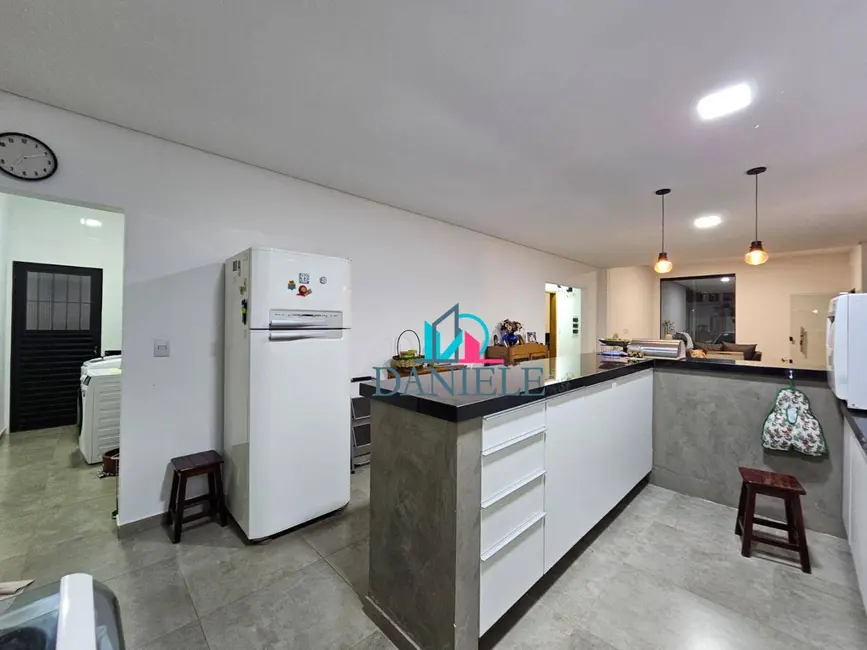 Foto 4 de Casa com 3 quartos à venda, 304m2 em Residencial Cambuy, Araraquara - SP