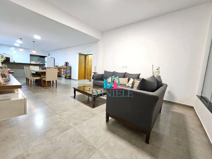 Foto 7 de Casa com 3 quartos à venda, 304m2 em Residencial Cambuy, Araraquara - SP