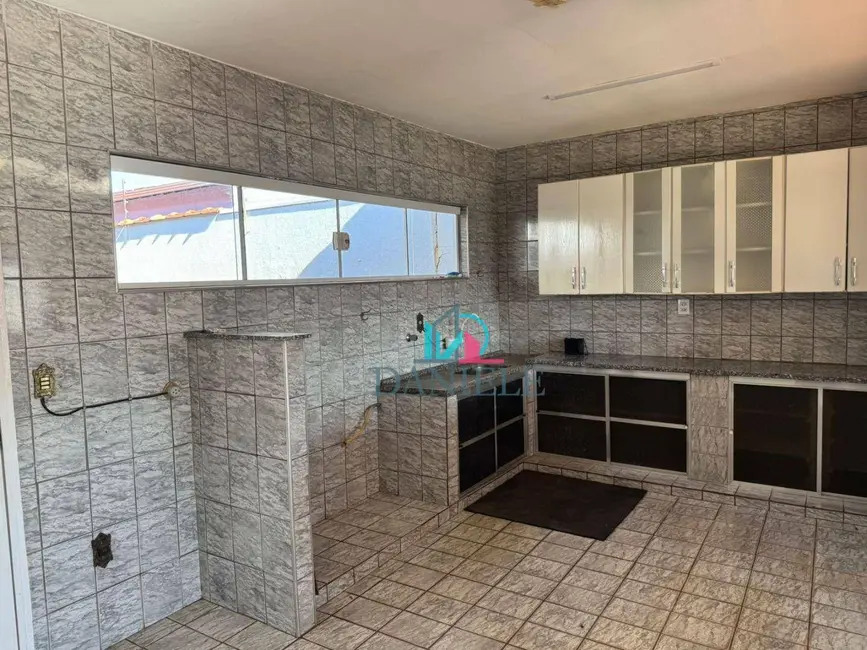 Foto 3 de Casa com 3 quartos à venda, 440m2 em Jardim Santa Angelina, Araraquara - SP