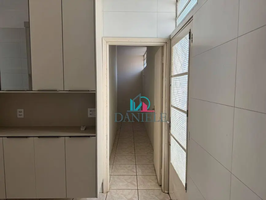 Foto 5 de Casa com 3 quartos à venda, 440m2 em Jardim Santa Angelina, Araraquara - SP