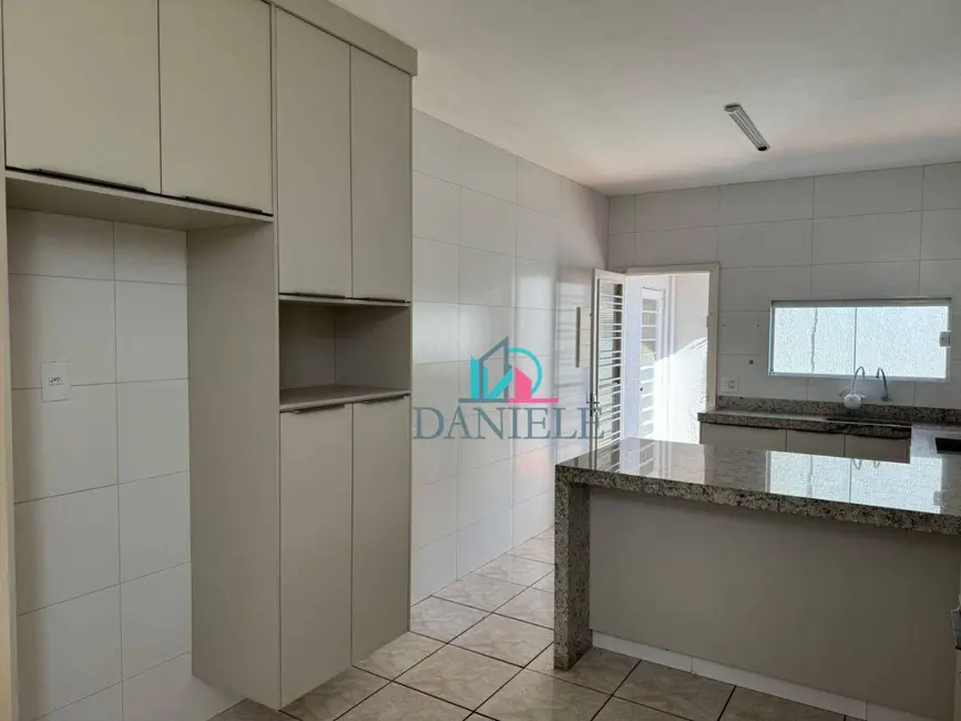 Foto 4 de Casa com 3 quartos à venda, 440m2 em Jardim Santa Angelina, Araraquara - SP
