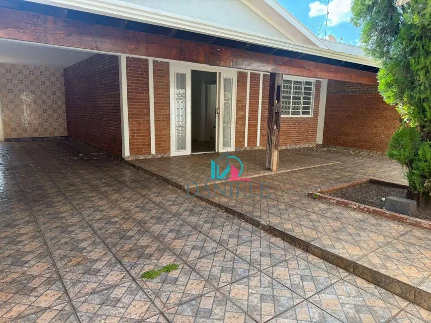 Foto 1 de Casa com 3 quartos à venda, 440m2 em Jardim Santa Angelina, Araraquara - SP