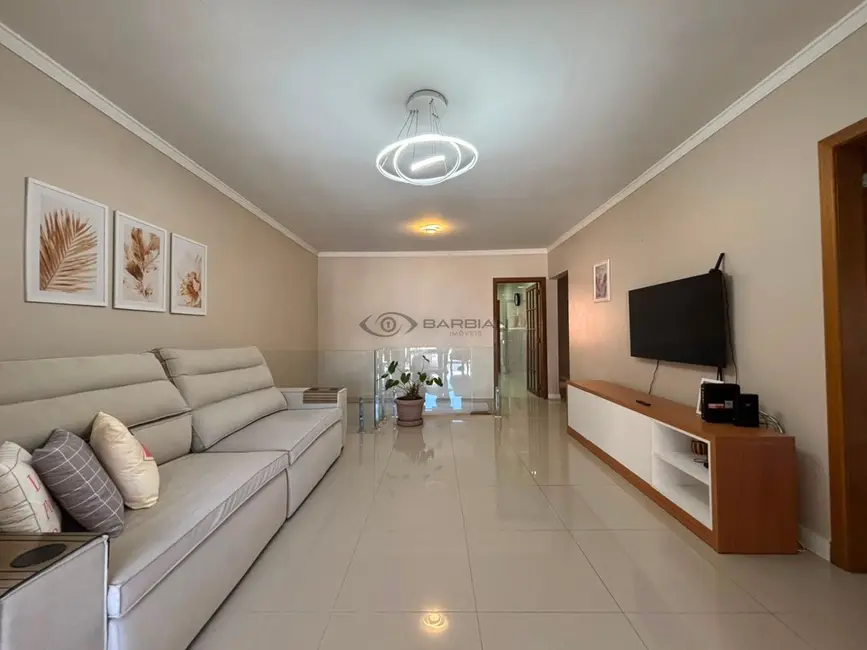 Casa com 4 quartos à venda, 200m2 em Santo Inácio, Santa Cruz Do Sul - RS - imagem 4 Foto 4 de Casa com 4 quartos à venda, 200m2 em Santo Inácio, Santa Cruz Do Sul - RS