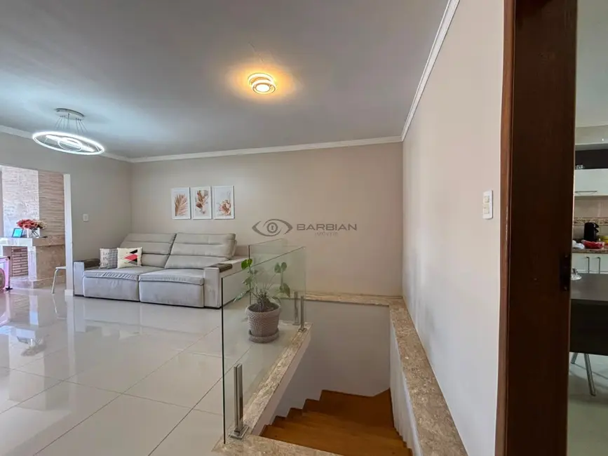 Casa com 4 quartos à venda, 200m2 em Santo Inácio, Santa Cruz Do Sul - RS - imagem 5 Foto 5 de Casa com 4 quartos à venda, 200m2 em Santo Inácio, Santa Cruz Do Sul - RS
