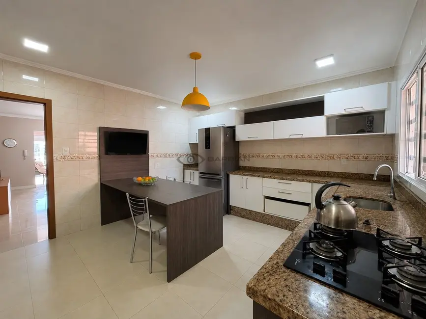 Casa com 4 quartos à venda, 200m2 em Santo Inácio, Santa Cruz Do Sul - RS - imagem 7 Foto 7 de Casa com 4 quartos à venda, 200m2 em Santo Inácio, Santa Cruz Do Sul - RS