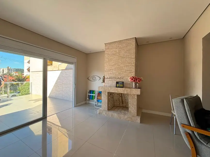 Casa com 4 quartos à venda, 200m2 em Santo Inácio, Santa Cruz Do Sul - RS - imagem 3 Foto 3 de Casa com 4 quartos à venda, 200m2 em Santo Inácio, Santa Cruz Do Sul - RS