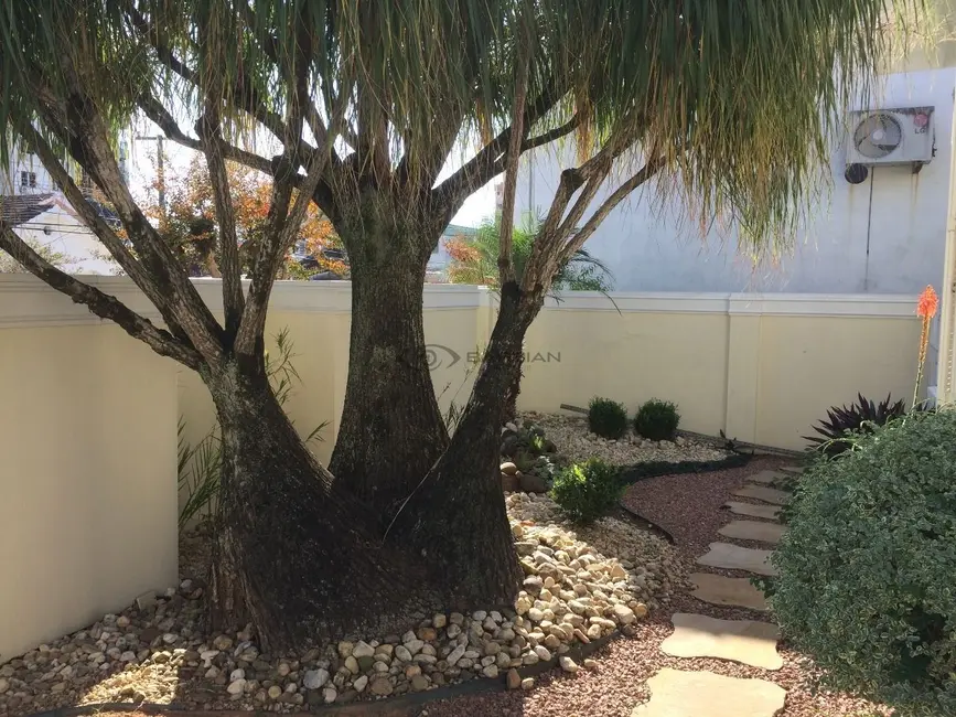 Foto 4 de Casa com 5 quartos à venda, 249m2 em Centro, Santa Cruz Do Sul - RS