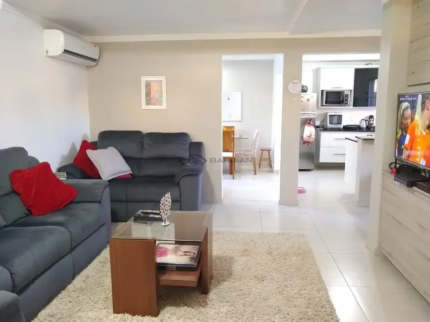 Casa com 3 quartos à venda, 128m2 em Santa Cruz Do Sul - RS - imagem 4 Foto 4 de Casa com 3 quartos à venda, 128m2 em Santa Cruz Do Sul - RS