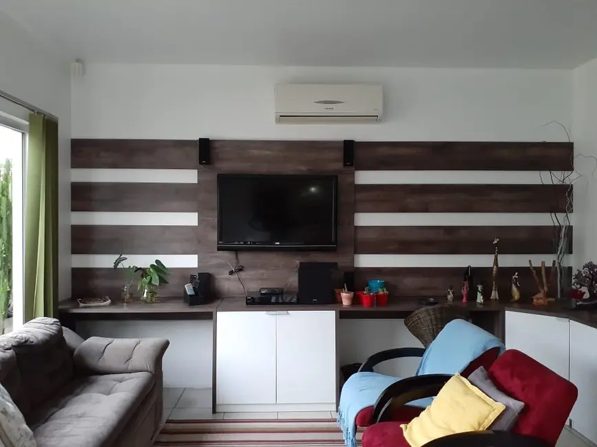 Casa com 3 quartos à venda, 88m2 em Castelo Branco, Santa Cruz Do Sul - RS - imagem 2 Foto 2 de Casa com 3 quartos à venda, 88m2 em Castelo Branco, Santa Cruz Do Sul - RS
