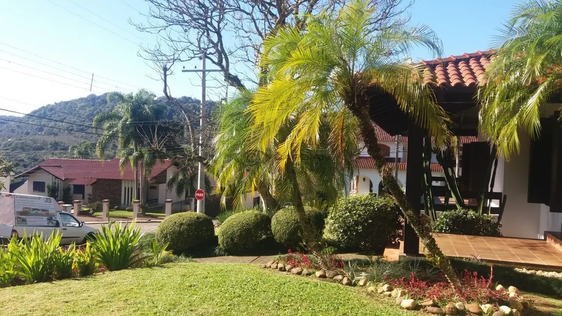 Casa com 4 quartos à venda, 662m2 em Higienópolis, Santa Cruz Do Sul - RS - imagem 4 Foto 4 de Casa com 4 quartos à venda, 662m2 em Higienópolis, Santa Cruz Do Sul - RS