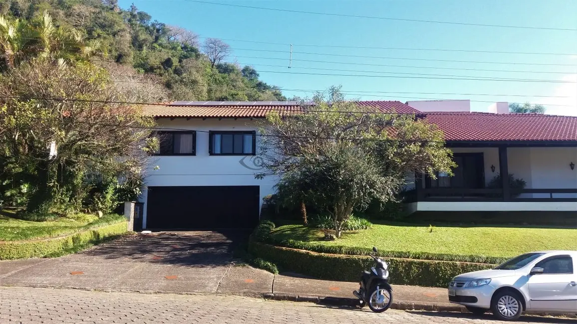 Casa com 4 quartos à venda, 662m2 em Higienópolis, Santa Cruz Do Sul - RS - imagem 8 Foto 8 de Casa com 4 quartos à venda, 662m2 em Higienópolis, Santa Cruz Do Sul - RS