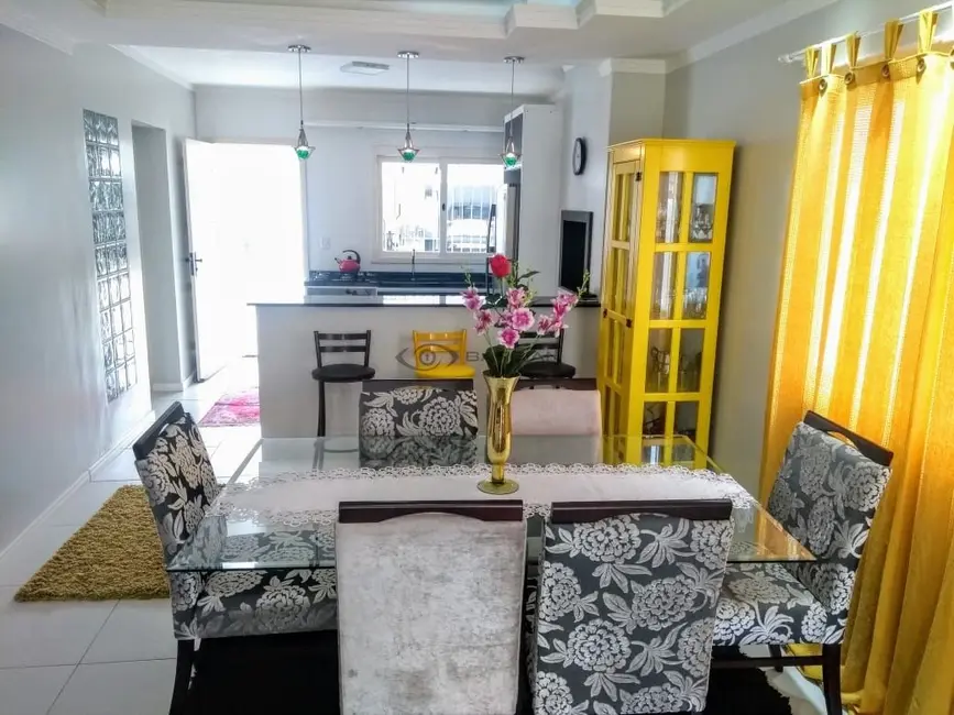 Casa com 3 quartos à venda, 220m2 em João Alves, Santa Cruz Do Sul - RS - imagem 8 Foto 8 de Casa com 3 quartos à venda, 220m2 em João Alves, Santa Cruz Do Sul - RS